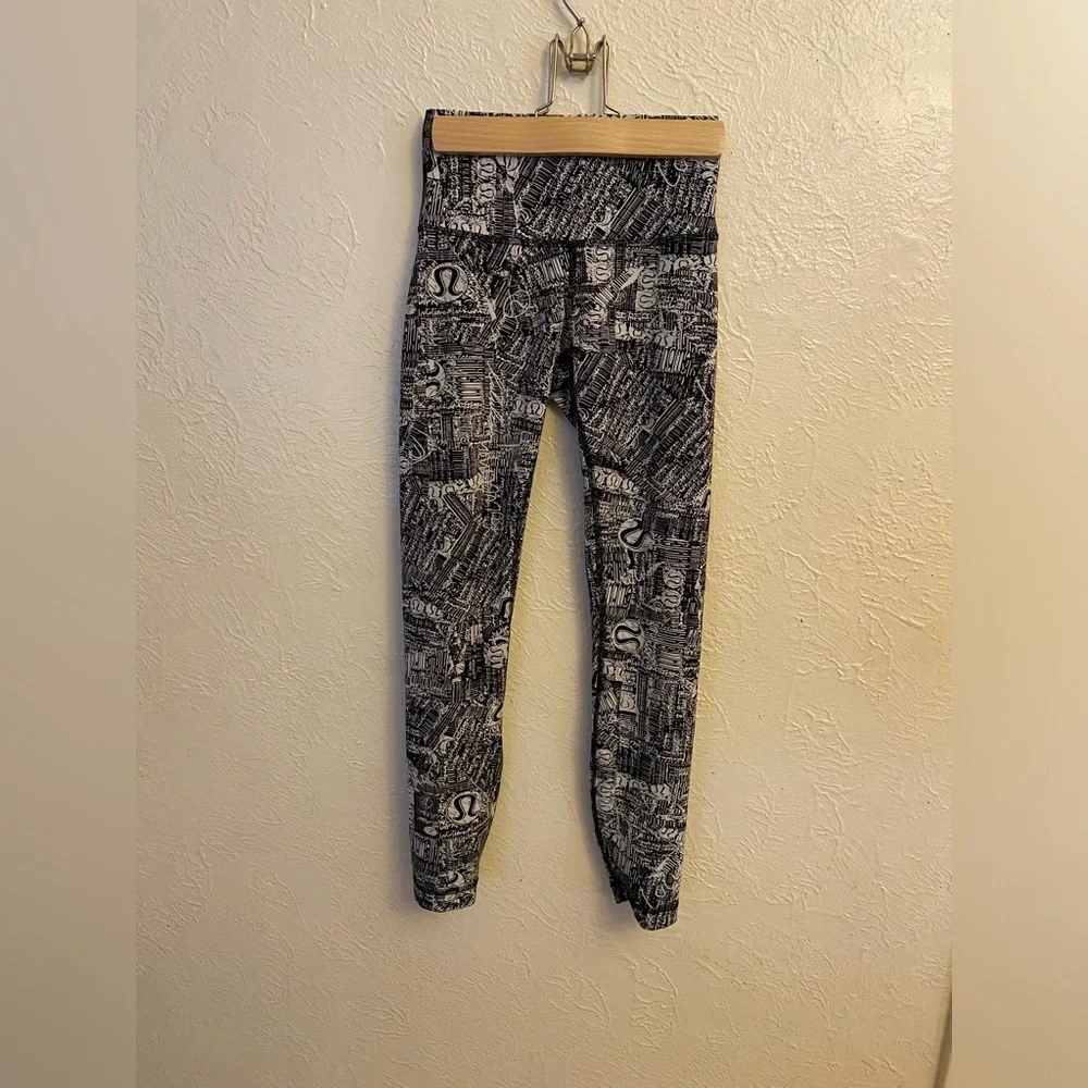 Lululemon legging wunder train with lululemon logo